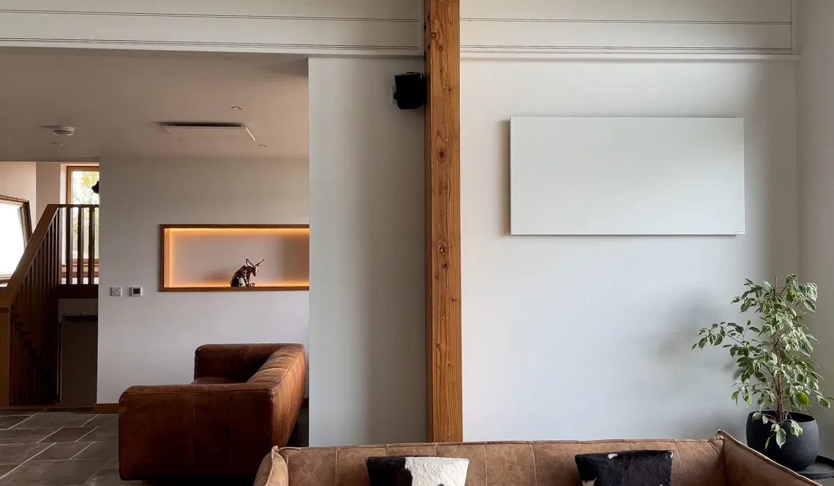 Instale los paneles Comfort White en la pared o en el techo