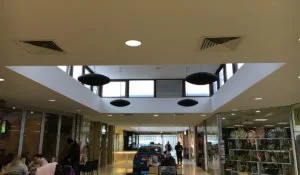 Pulsar negro en el centro comercial