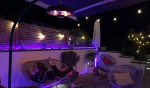 Ola hawaiana en la zona del jardín